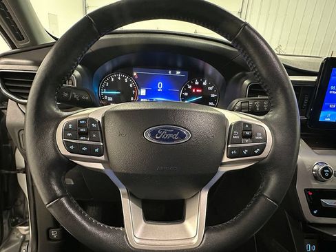 Used 2023 Ford Explorer XLT w/ Equipment Group 202A AWD/4WD image 39