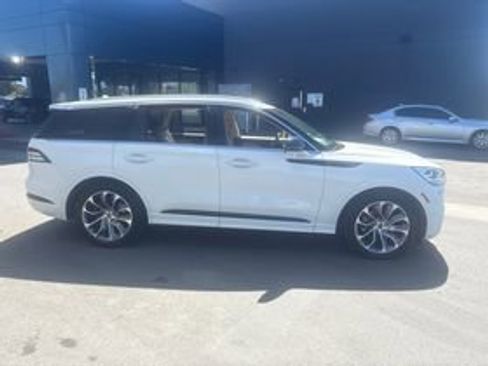 Used 2021 Lincoln Aviator Grand Touring w/ Equipment Group 302A AWD/4WD image 4