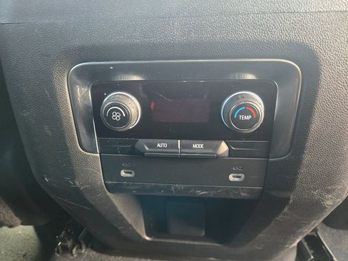 Used 2024 Chevrolet Suburban LT image 20