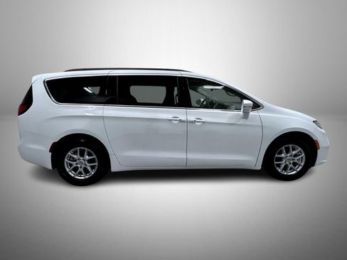 Used 2022 Chrysler Pacifica Touring-L FWD image 4
