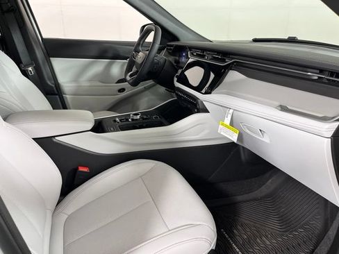 Used 2026 Jeep Cherokee Limited AWD/4WD image 45