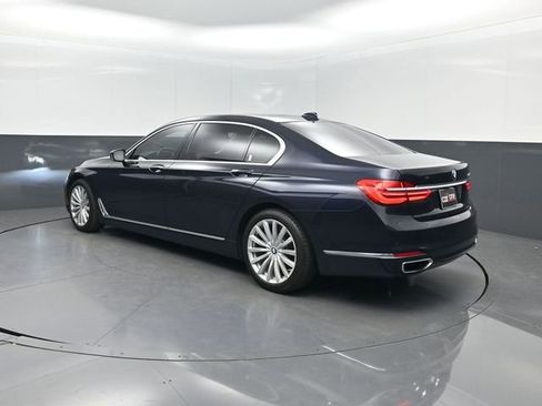 Used 2018 BMW 740i w/ Executive Package RWD image 3