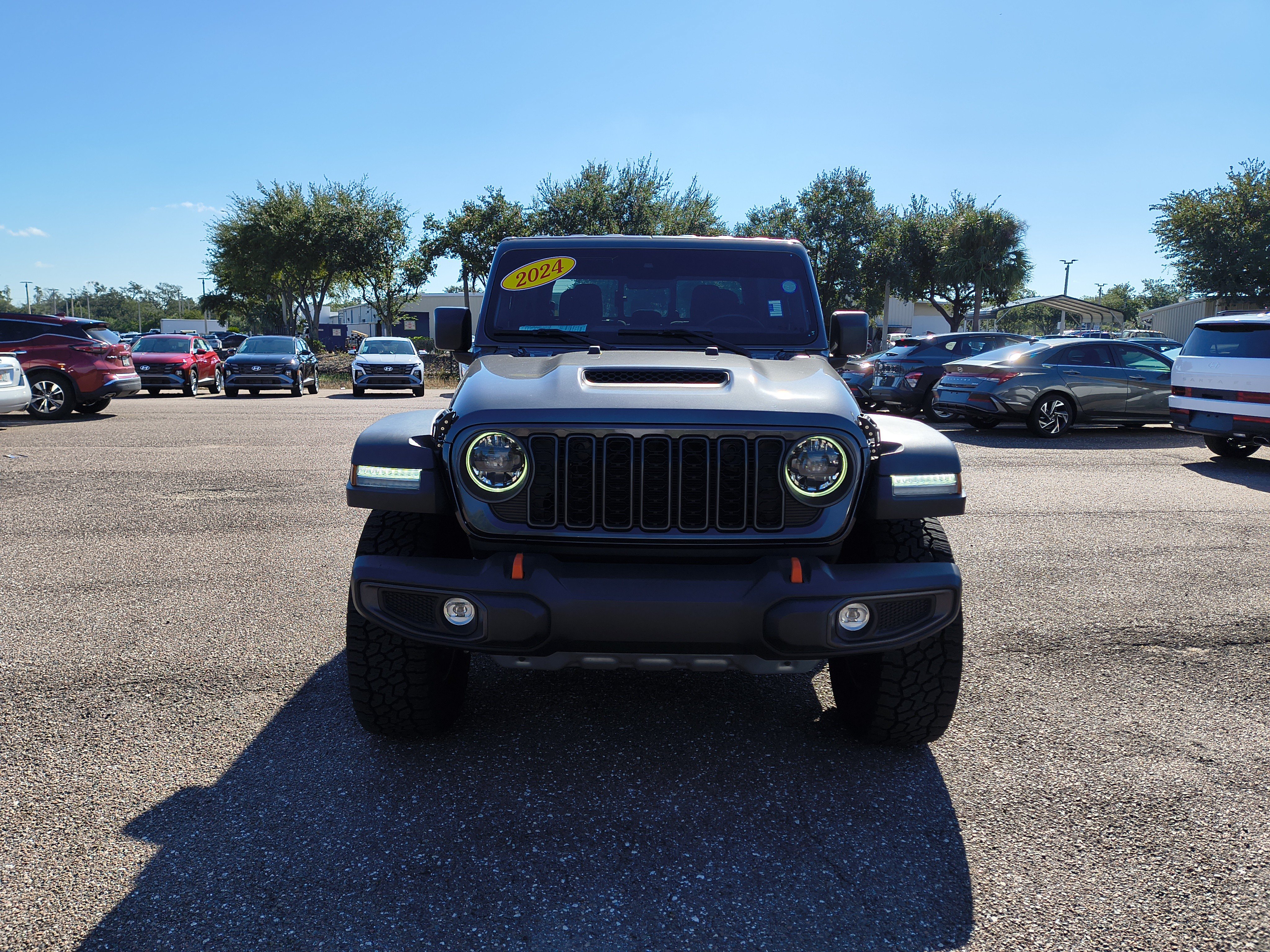 Used 2024 Jeep Gladiator Mojave AWD/4WD image 2