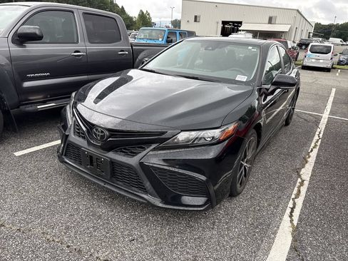 Used 2022 Toyota Camry SE FWD image 6