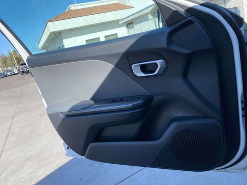 Used 2025 Kia K4 LXS image 18