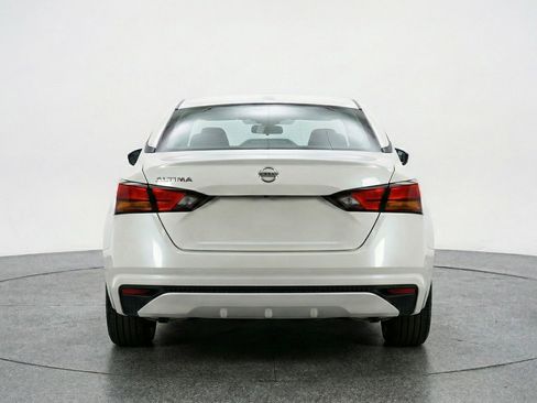 Used 2025 Nissan Altima 2.5 SV image 7