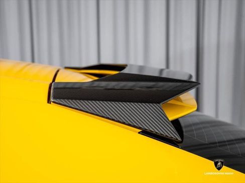 Used 2019 Lamborghini Urus AWD/4WD image 23