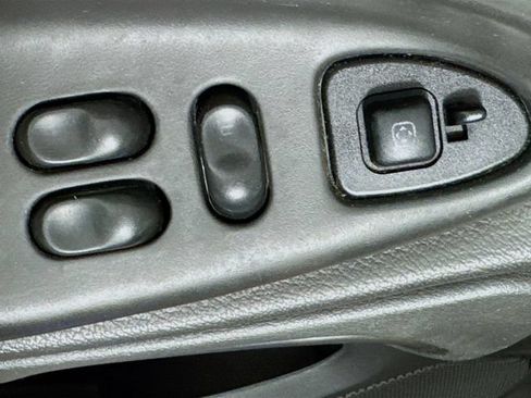 Used 2004 Ford Mustang Coupe RWD image 16