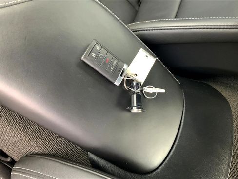 Used 2016 Chevrolet Corvette Z06 w/ 3LZ Preferred Equipment Group image 13