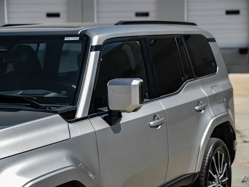 Used 2025 Lexus GX 550 w/ Accessory Package (2T) image 23