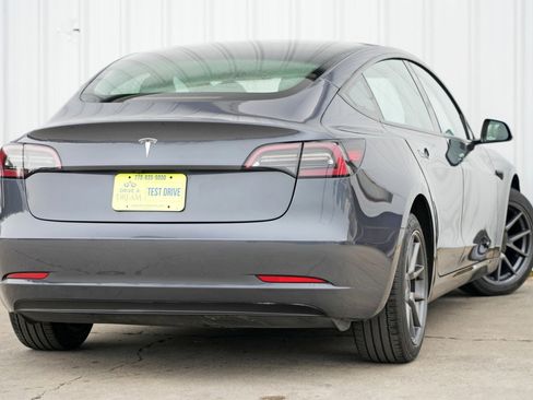 Used 2023 Tesla Model 3 Standard Range image 5