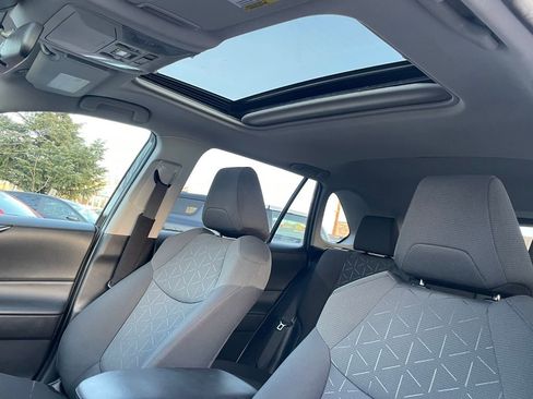 Used 2021 Toyota RAV4 XLE w/ Convenience Package image 27