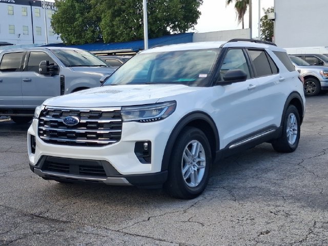 Used 2025 Ford Explorer Active w/ Active Comfort Package RWD image 2