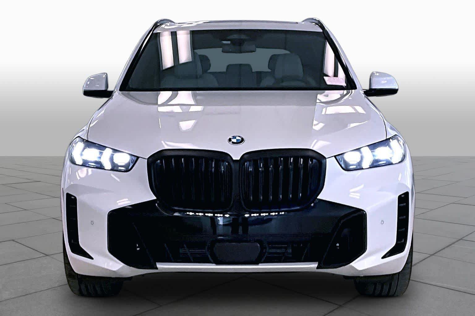 Used 2024 BMW X5 sDrive40i w/ M Sport Package RWD image 3