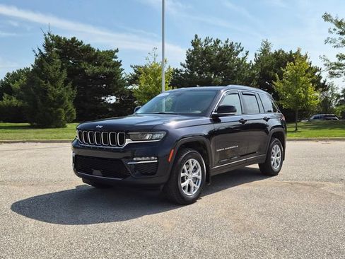 Used 2023 Jeep Grand Cherokee Limited AWD/4WD image 1