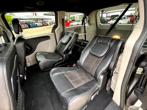 Used 2020 Dodge Grand Caravan SXT FWD image 14
