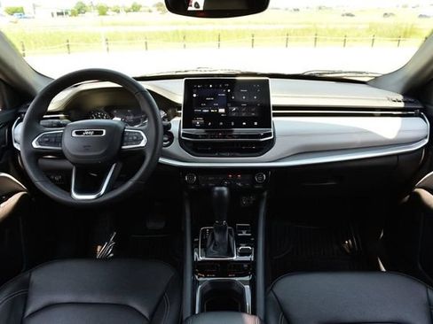 Used 2025 Jeep Compass Limited AWD/4WD image 7