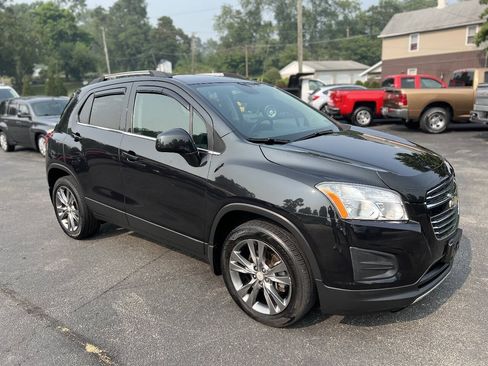 Used 2016 Chevrolet Trax LT w/ LT Sun and Sound Package AWD/4WD image 3