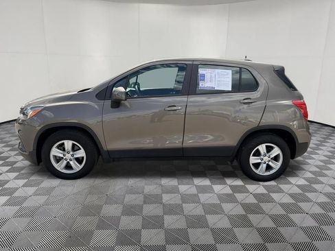 Used 2020 Chevrolet Trax LS FWD image 4