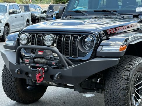 Used 2024 Jeep Wrangler Unlimited Rubicon AWD/4WD image 9