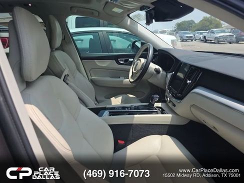 Used 2018 Volvo XC60 T5 Momentum w/ Convenience Package AWD/4WD image 5