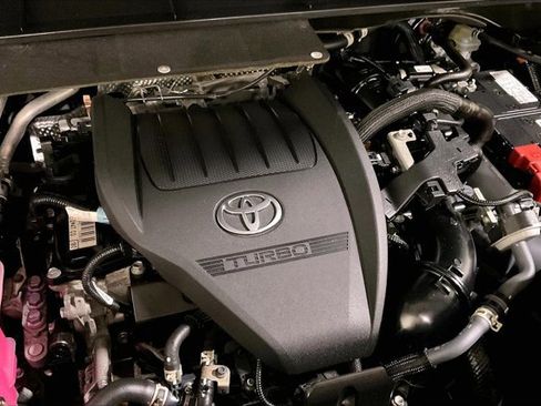 Used 2023 Toyota Highlander XLE AWD/4WD image 32