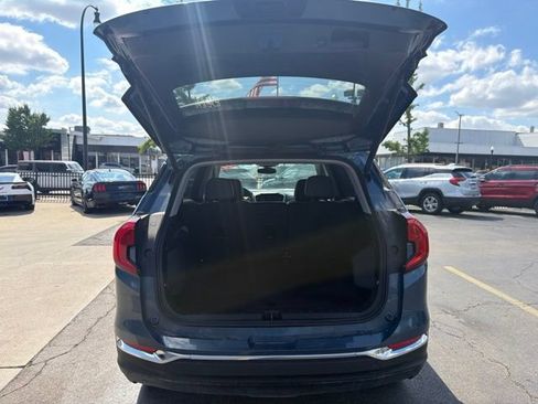 Used 2024 GMC Terrain SLT AWD/4WD image 9