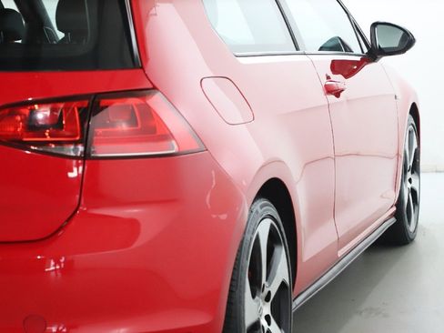 Used 2015 Volkswagen GTI SE image 41