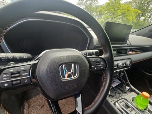 Used 2025 Honda Pilot Sport image 7