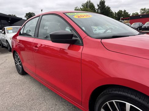 Used 2016 Volkswagen Jetta Sport FWD image 13