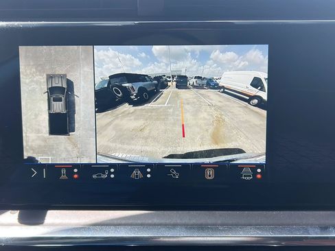 Used 2024 GMC Sierra 2500 Denali Ultimate AWD/4WD image 9