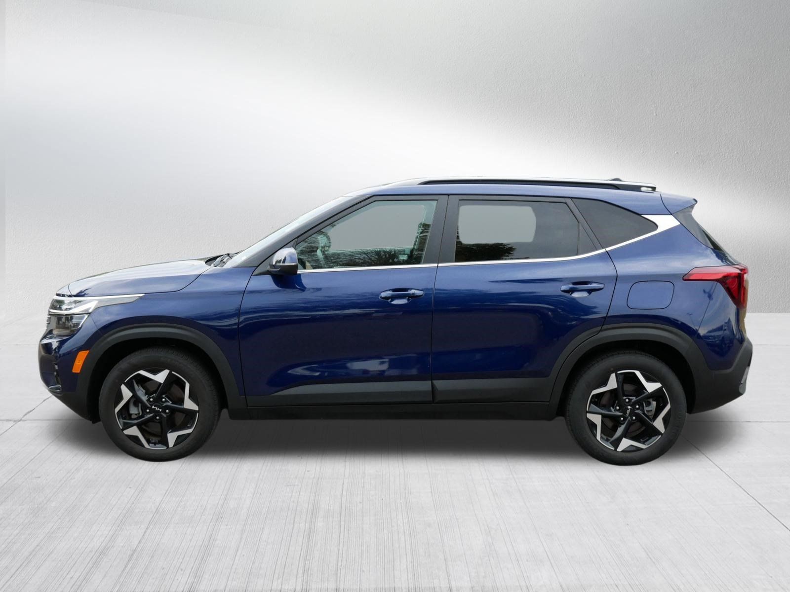 Used 2024 Kia Seltos EX AWD/4WD image 4