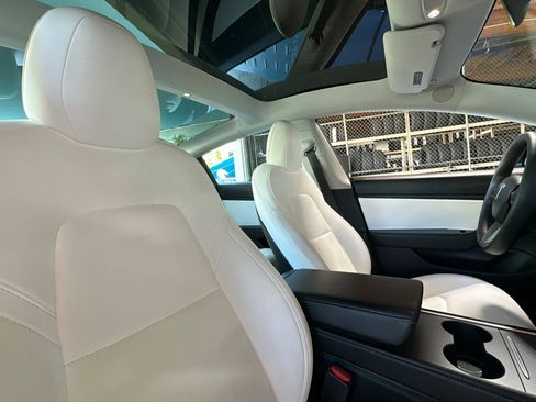 Used 2021 Tesla Model 3 Long Range AWD/4WD image 31