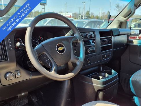 Used 2017 Chevrolet Express 2500 RWD image 19