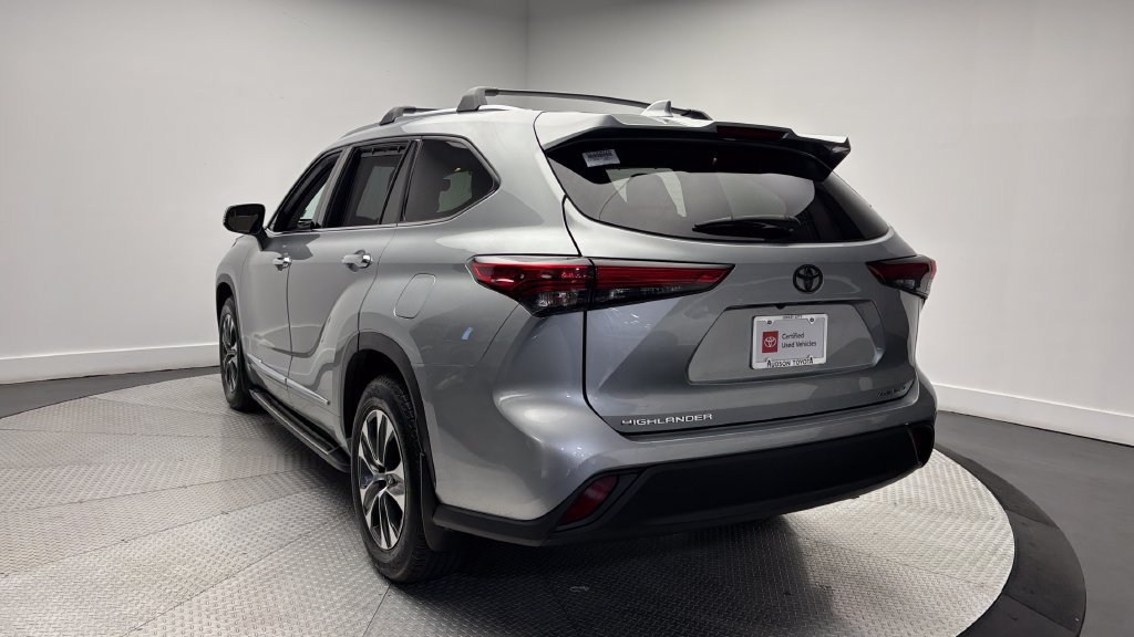 Certified 2021 Toyota Highlander XLE AWD/4WD image 37