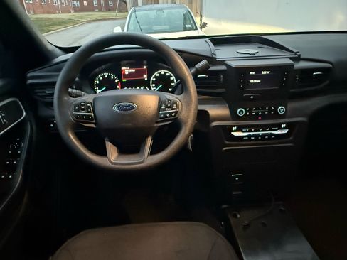 Used 2022 Ford Explorer AWD image 2