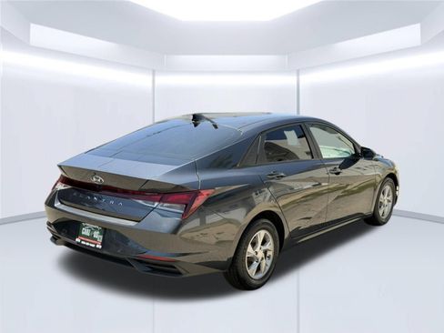 Used 2021 Hyundai Elantra SE FWD image 5
