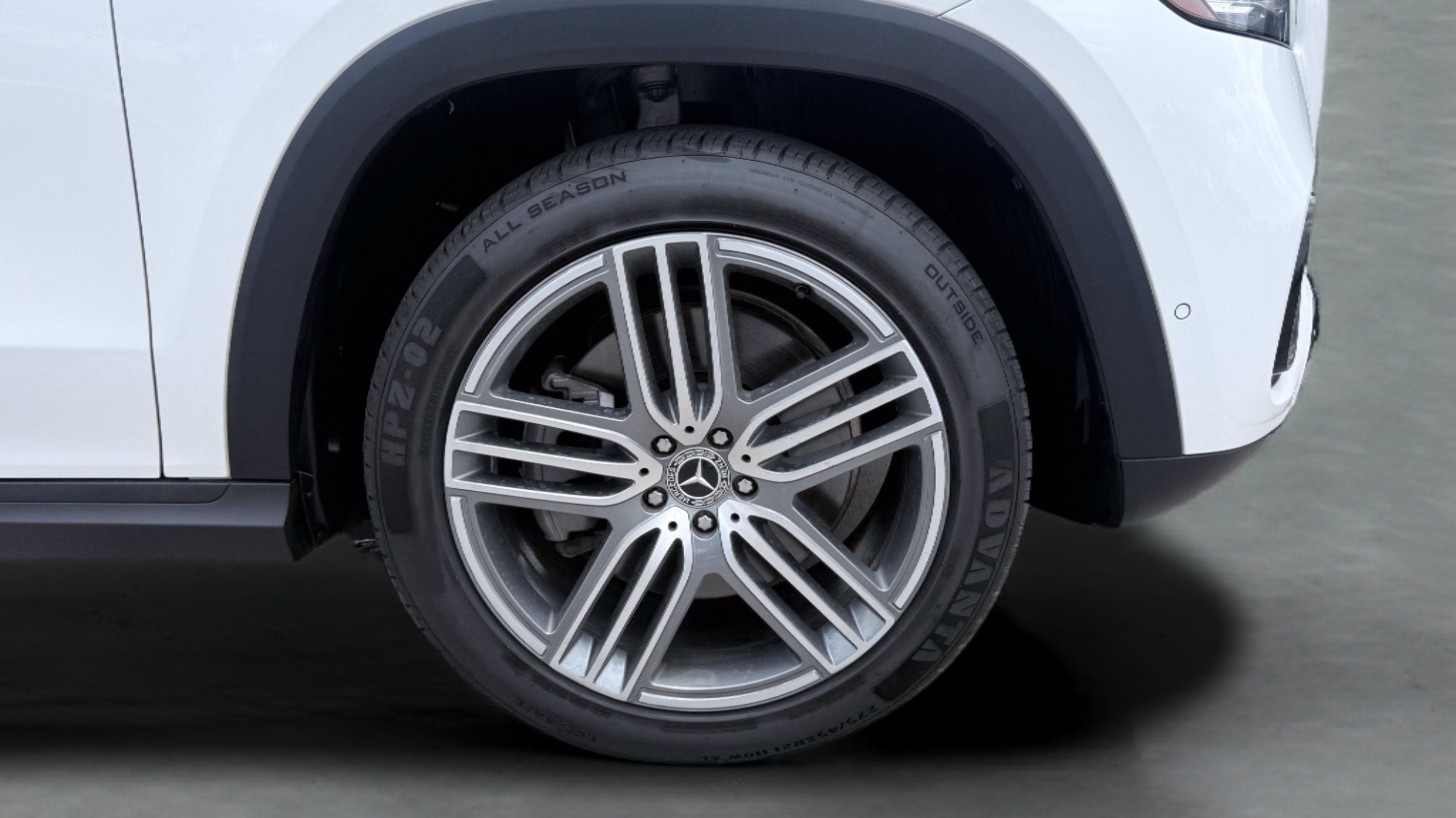 Used 2024 Mercedes-Benz GLS 450 4MATIC image 10