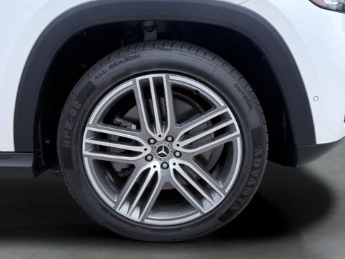 Used 2024 Mercedes-Benz GLS 450 4MATIC image 10