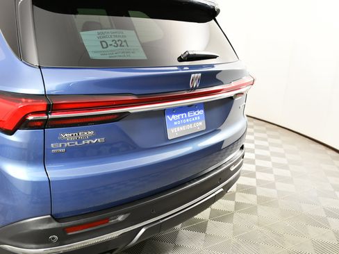 Used 2025 Buick Enclave Preferred image 15
