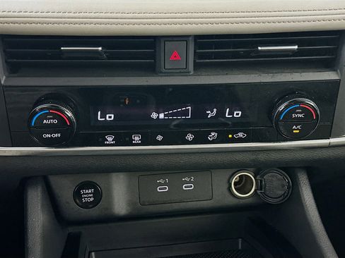 Used 2024 Nissan Rogue SV image 24