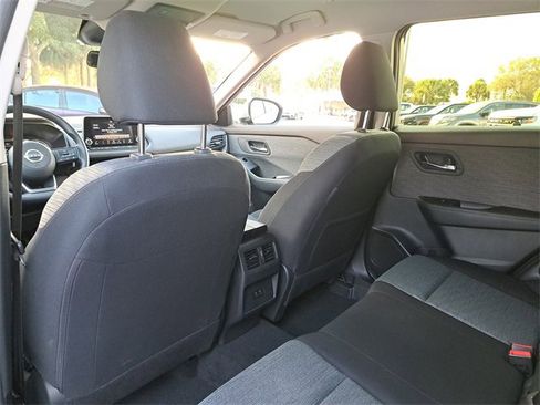 Used 2023 Nissan Rogue SV image 10