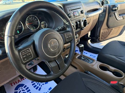 Used 2018 Jeep Wrangler Unlimited Rubicon w/ Connectivity Group image 25