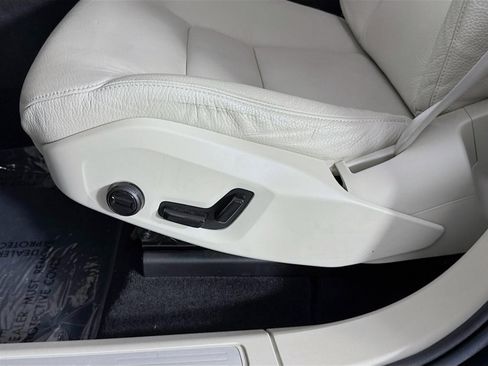 Used 2022 Volvo XC60 B5 Momentum w/ Climate Package image 21