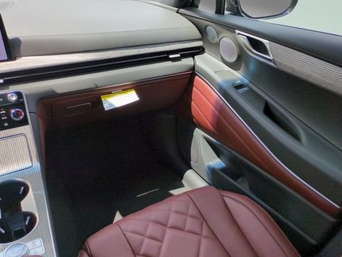 Certified 2025 Genesis GV80 3.5T Prestige AWD/4WD image 14
