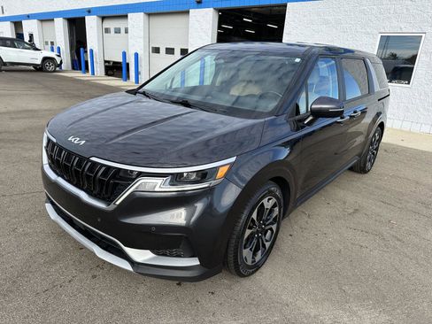 Used 2022 Kia Carnival EX image 13