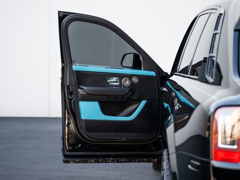 Used 2023 Rolls-Royce Cullinan Black Badge image 34