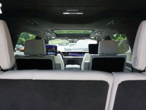 Used 2025 Cadillac Escalade ESV V AWD/4WD image 60