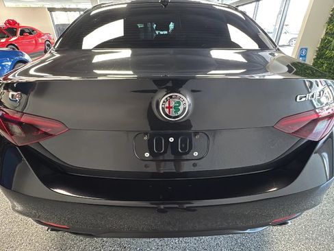Used 2018 Alfa Romeo Giulia Ti Sport w/ Quick Order Package 22S Sport AWD/4WD image 4