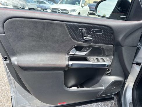 Used 2025 Mercedes-Benz GLB 250 image 19